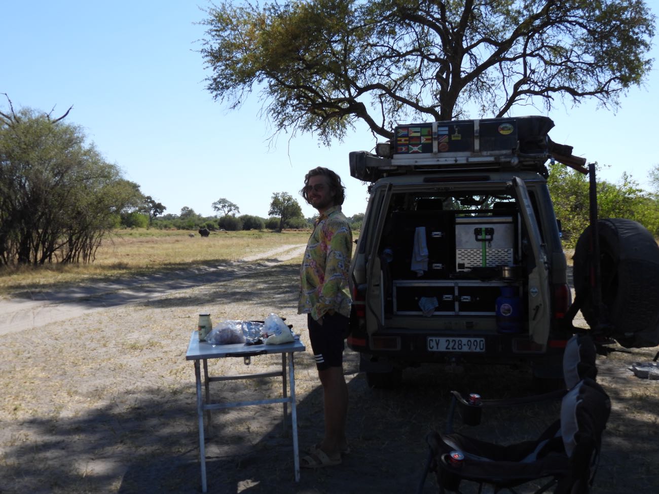 Ein Land Cruiser in einem Bush Camp