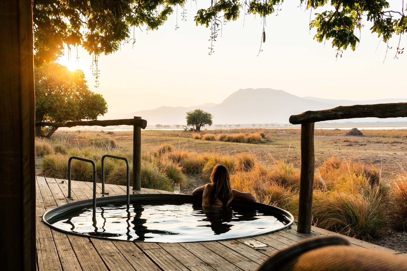 Outdoor plunge bath facing the sunrise over the plains at Nyamatusi Mahogany.